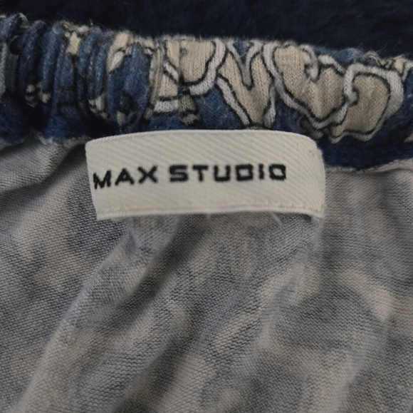 ​Max Studio Blue & White Boho Floral Halter Top Size Medium - Picture 6 of 10